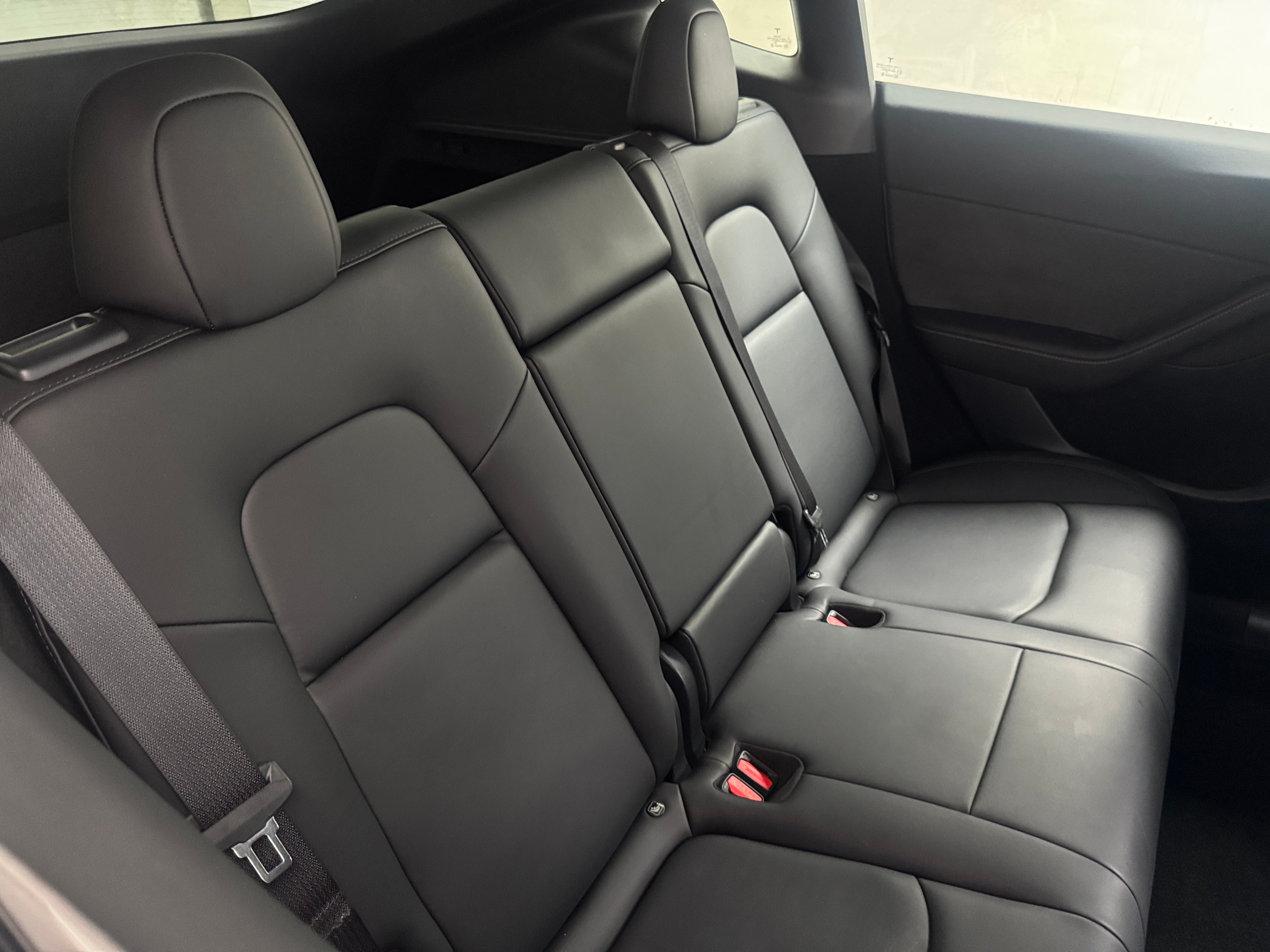tesla model y 2024 7SAYGDEFXRF032927 image